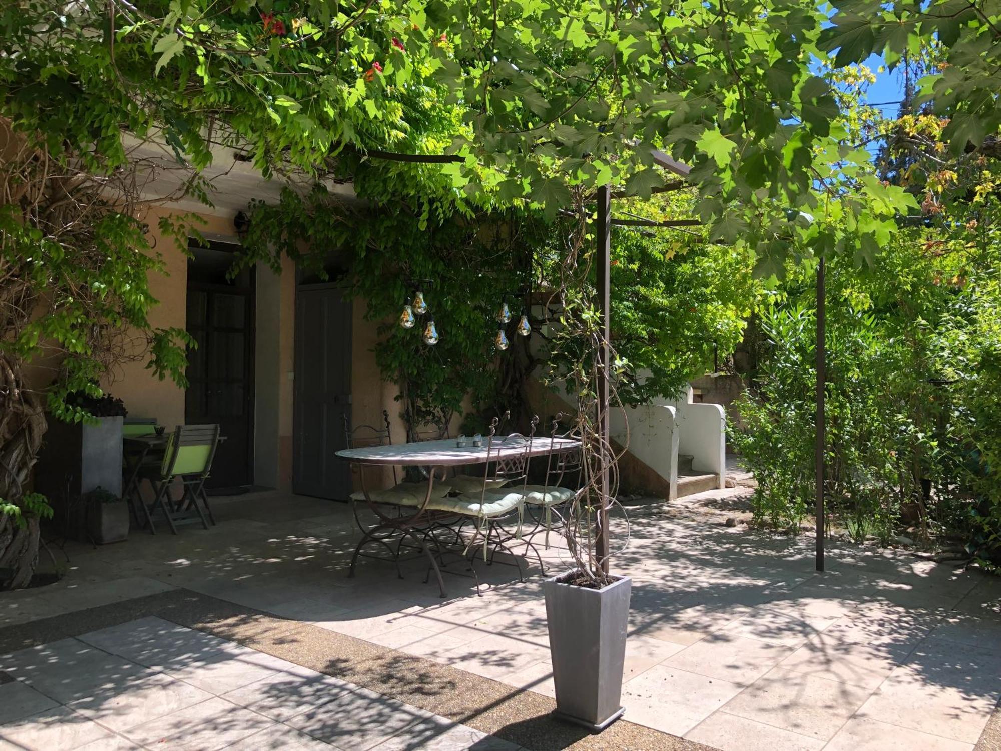 Bed and Breakfast La Chrysalide Loriol-du-Comtat Exterior foto