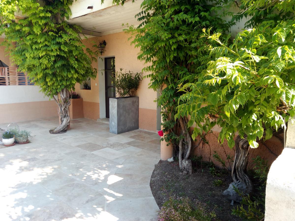 Bed and Breakfast La Chrysalide Loriol-du-Comtat Exterior foto