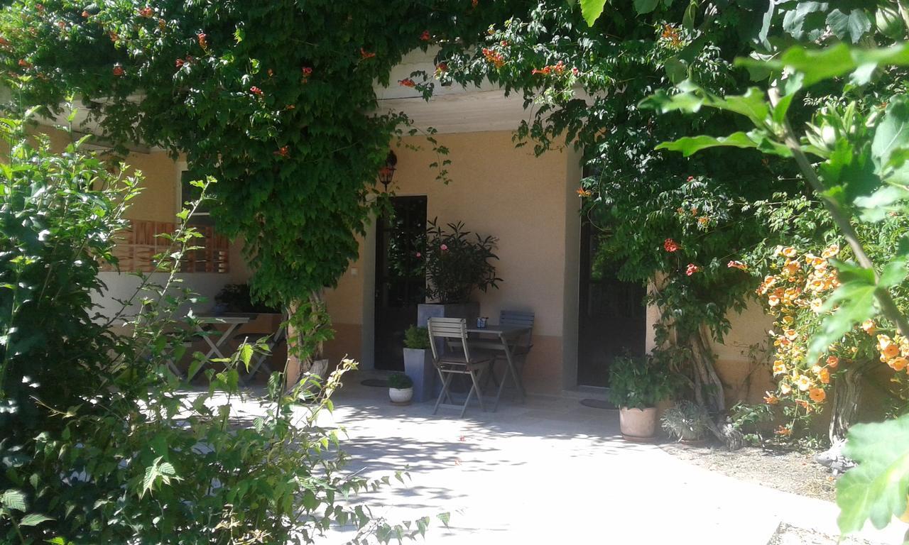 Bed and Breakfast La Chrysalide Loriol-du-Comtat Exterior foto